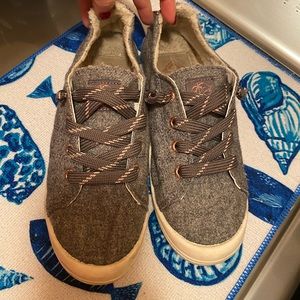 Roxy size 7 slip on tennis shoes